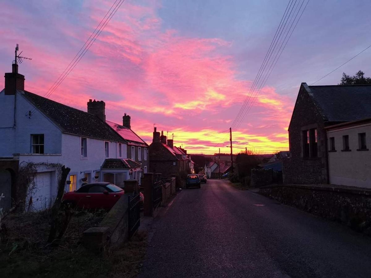 Relax In A 1 Bedroom Apartment Near A Country Pub Eyemouth Exterior foto