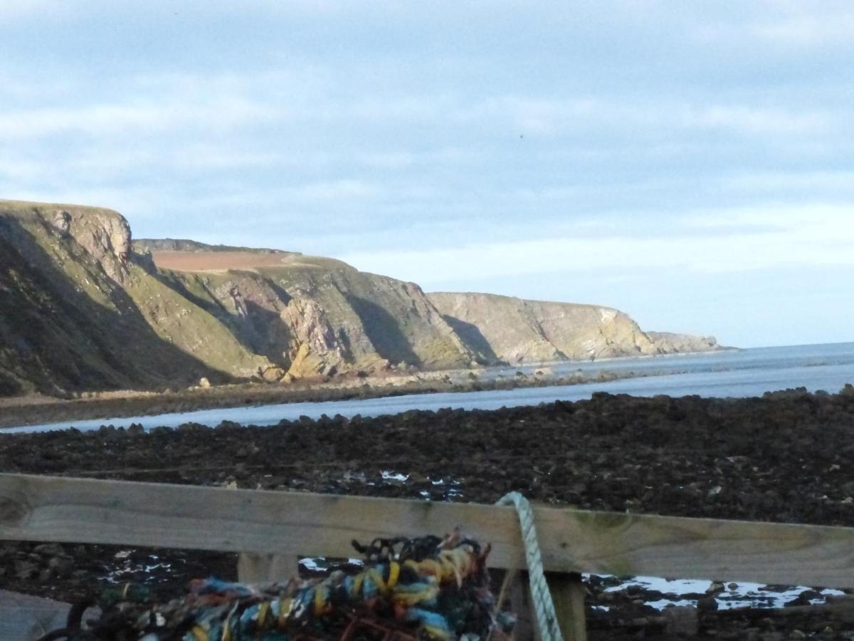 Relax In A 1 Bedroom Apartment Near A Country Pub Eyemouth Exterior foto